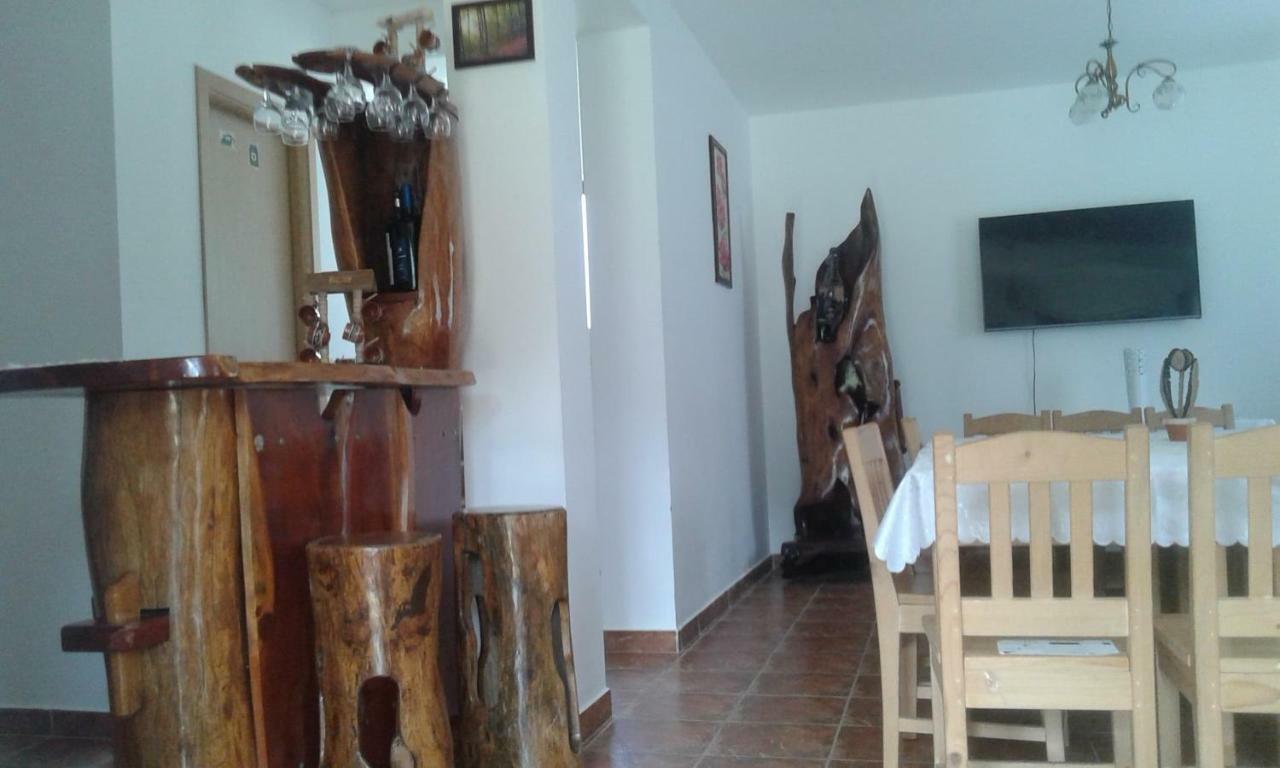 Pensiunea Casa Vanatorului Hotel Oteleni Buitenkant foto