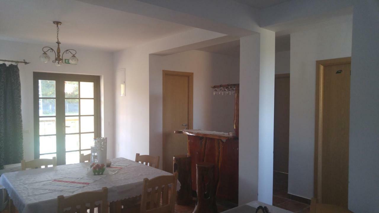 Pensiunea Casa Vanatorului Hotel Oteleni Buitenkant foto