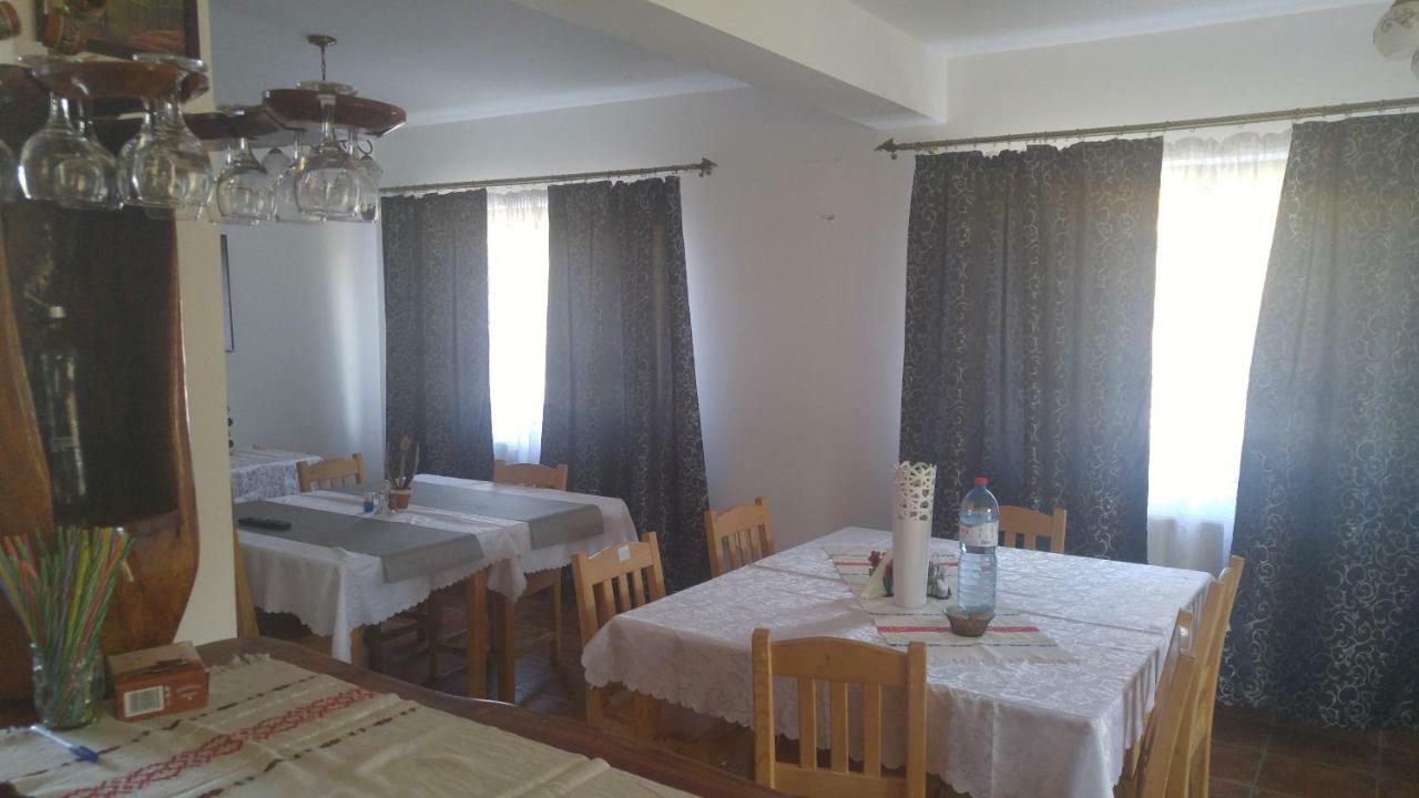 Pensiunea Casa Vanatorului Hotel Oteleni Buitenkant foto