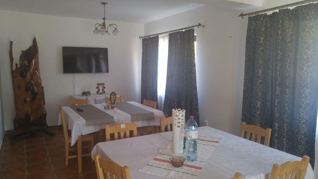 Pensiunea Casa Vanatorului Hotel Oteleni Buitenkant foto